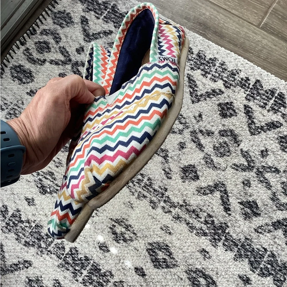 Tom’s Shoes Jonathan Adler Slip On Flats Size 7.5